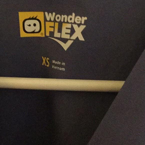 Wonder Flex Scrub Top NWT Size XS - Picture 2 of 4